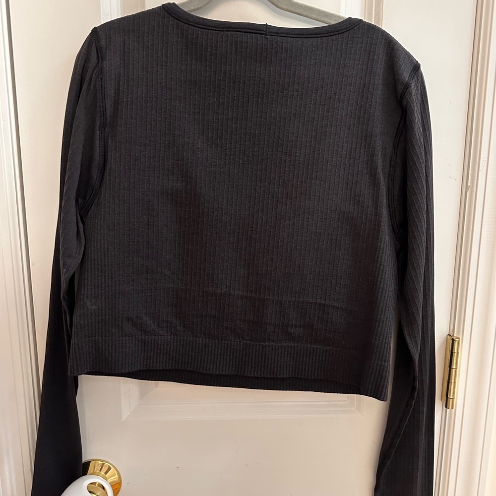 Lululemon ebb to Street cropped long sleeve - Picture 2 of 3